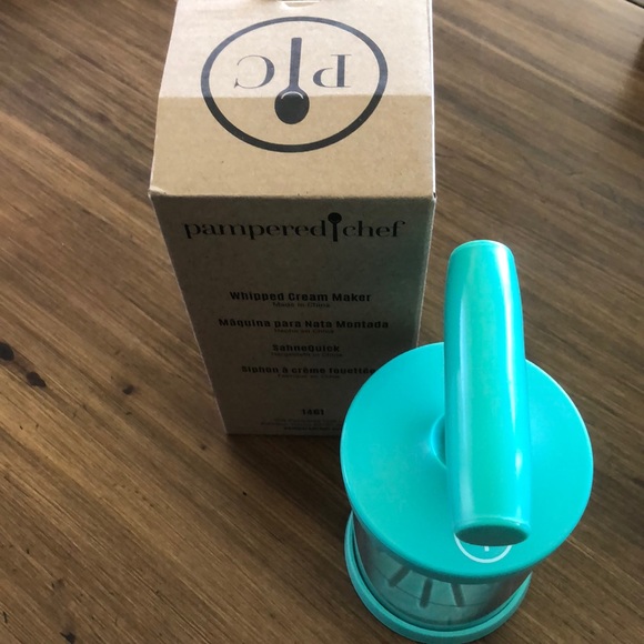 Pampered Chef Whipped Cream Maker - Picture 1 of 4